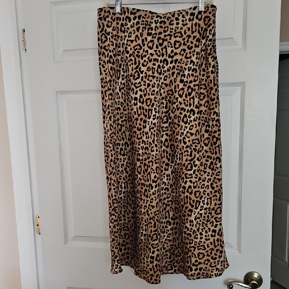 Leopard Print Women's Skirt MEDIUM/  NWT